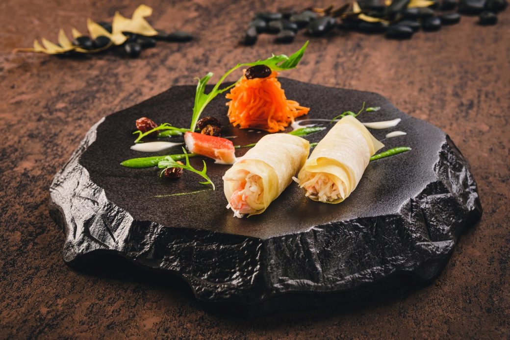 A special dinner plan to enjoy Hokkaido's 'Oozuwai Crab' and seasonal flavors is now accepting reservations for this year.