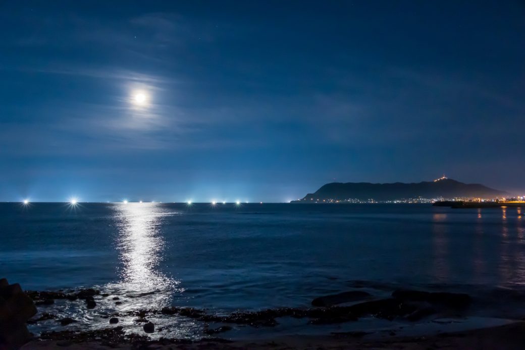 【期間限定】夏から秋の函館の夜景を彩る「漁火夜景」の幻想的な灯りを楽しむ