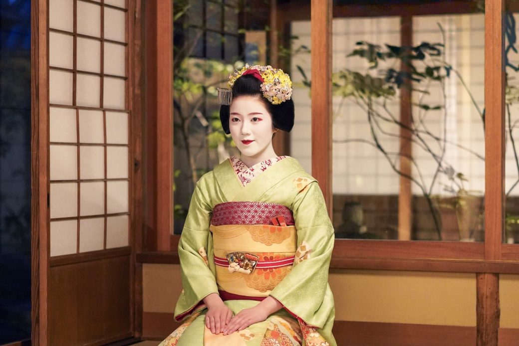 東山の夜、プライベートヴィラへ芸妓・舞妓を迎える『京の舞とお座敷遊び』