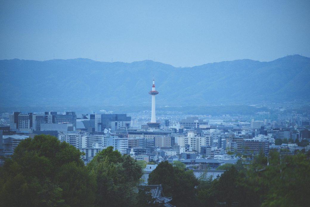 1泊では出会えない京都がある。鴨川のほとりで、暮らすように滞在