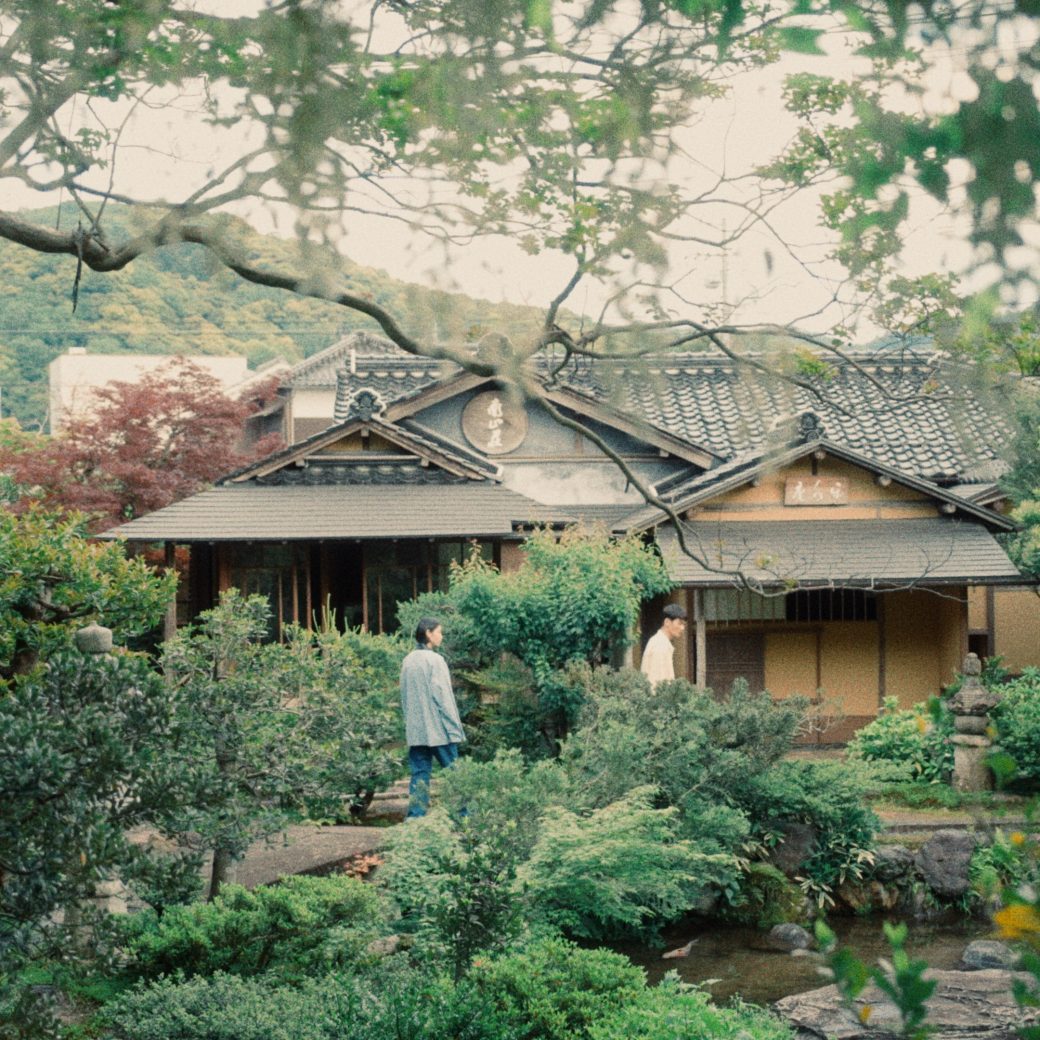 Experience only: Clear your mind at the designated Place of Scenic Beauty 'Kansui-en' with a garden guide and tea presentation experience.