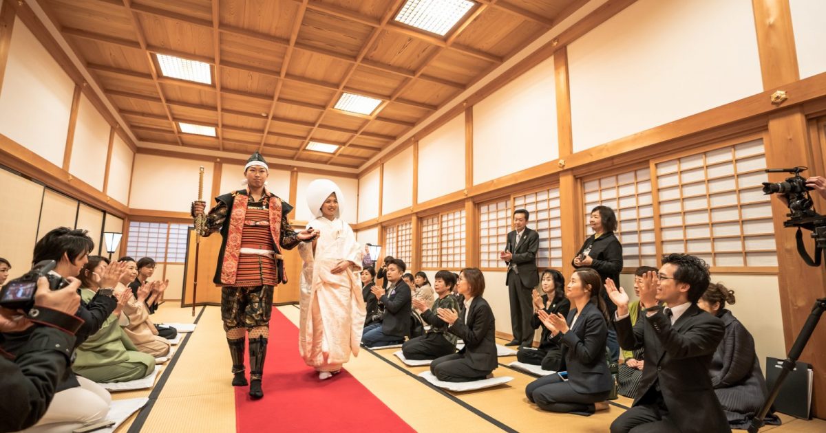 オリジナル和装人前式の神戸新聞記事