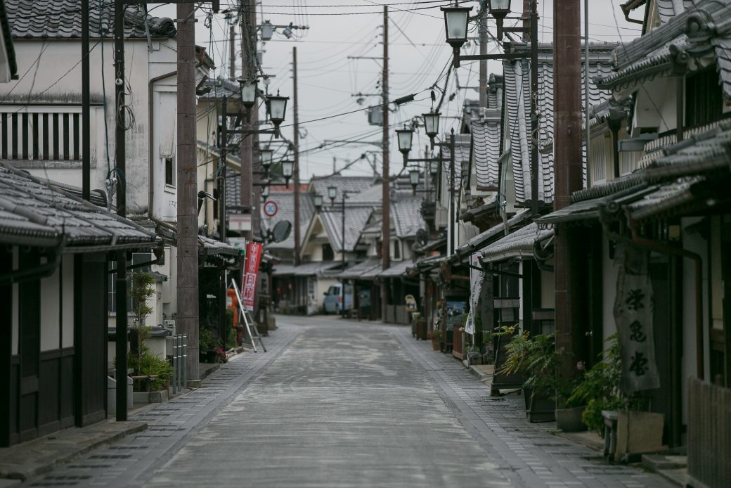 里山の夕闇に舞うホタル、雨に濡れる城下町の風情を愉しむ。大人の夏休み15％OFFキャンペーン